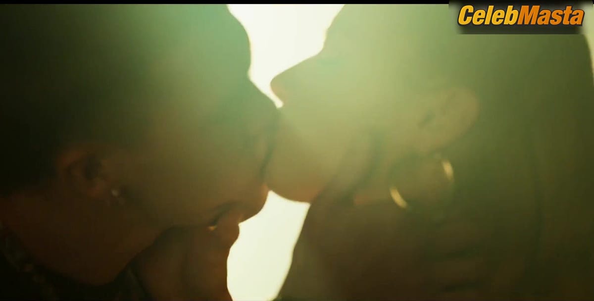 Mirela Balic, Maribel Verdu, Valentina Zenere, Carmen Arrufat and Ana Bokesa's Sexy Scene in Elite