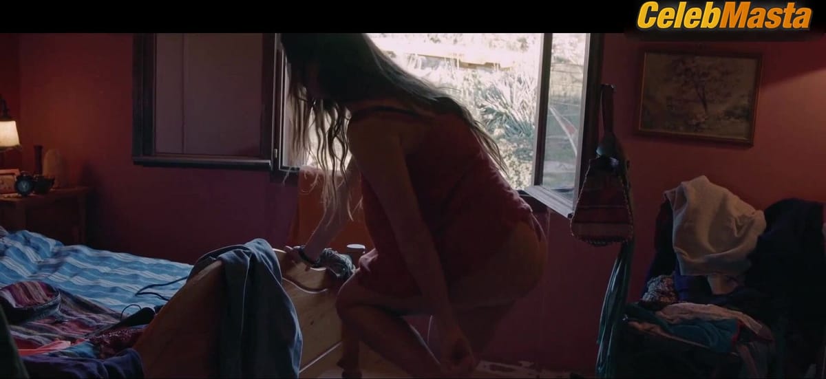 Ophelie Bau Bares Thong, Underwear Scene in Mektoub, My Love Canto Uno