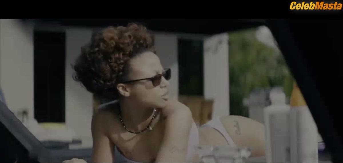 Myha'la Herrold Swimsuit Scene from Leave The World Behind