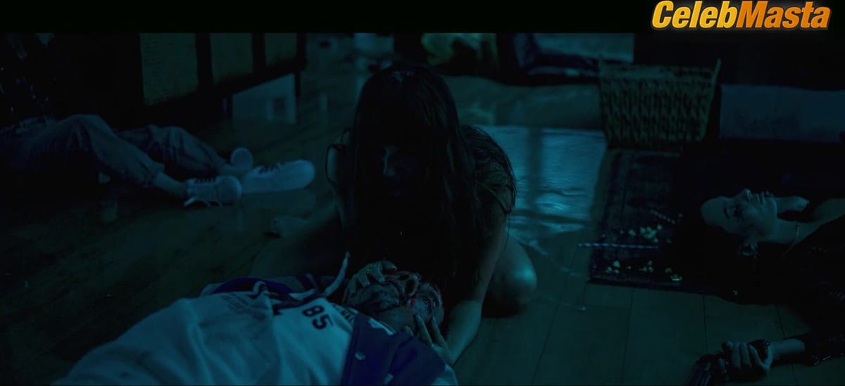 Julia Wieniawa-Narkiewicz and Katarzyna Chojnacka's Underwear Scene in All My Friends Are Dead