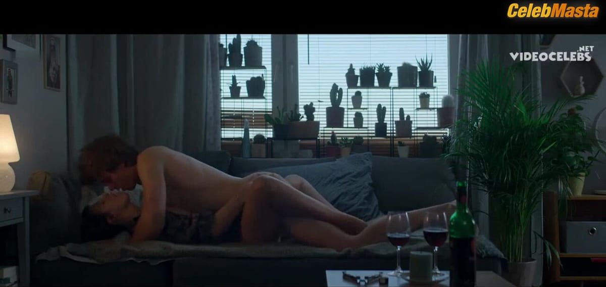 Agnieszka Grochowska Booty, Boobs Scene in Nieobliczalna