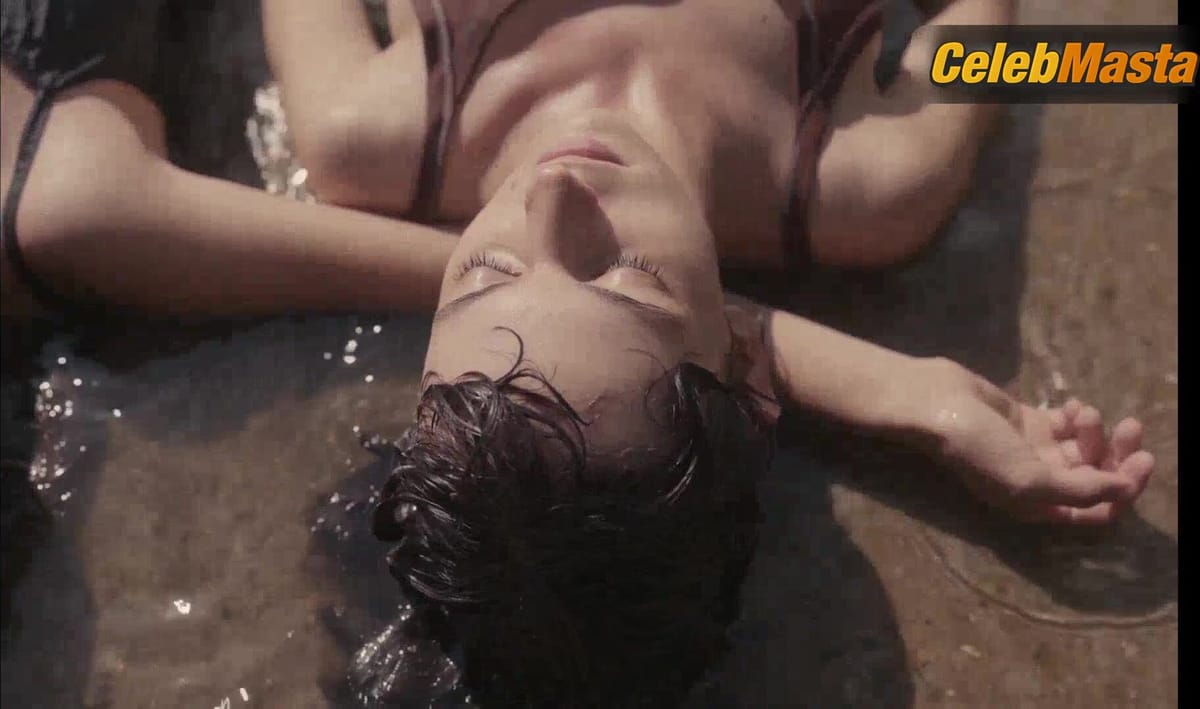 Alicia Falco and Elena Tarrats Sex Scene from Las Buenas Companias