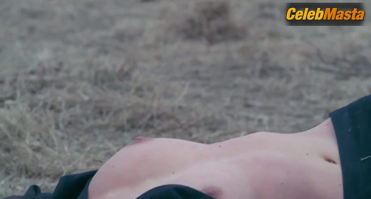Florence Guerin's Boobs, Bush Scene in Le Couteau Sous La Gorge
