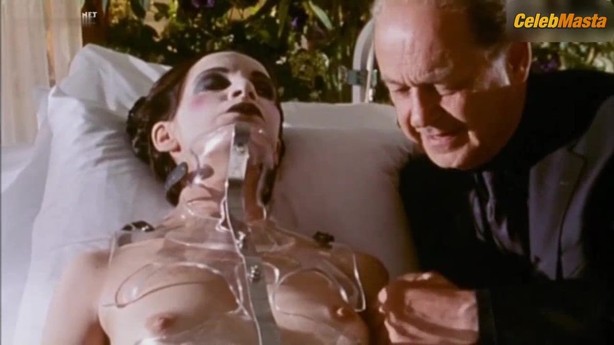 Polly Walker's Ass, Tits Scene in 81/2 Women