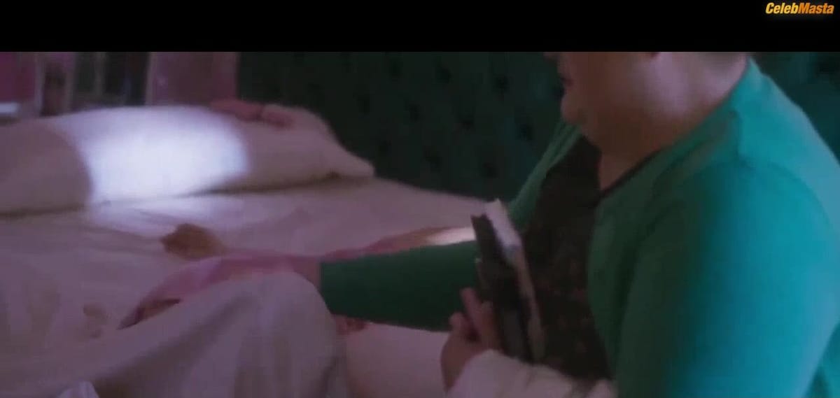 Mariel Molino's Underwear Scene from Locas Por El Cambio