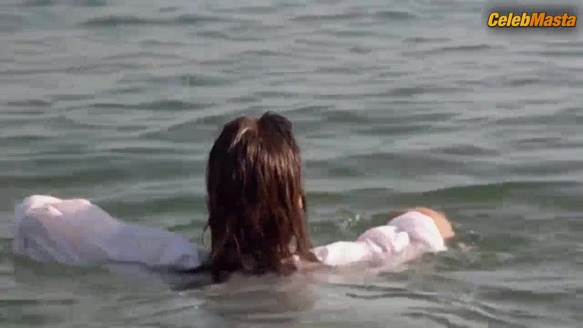 Mathilda May Shows Breasts in Underwear Scene, Toutes Peines Confondues