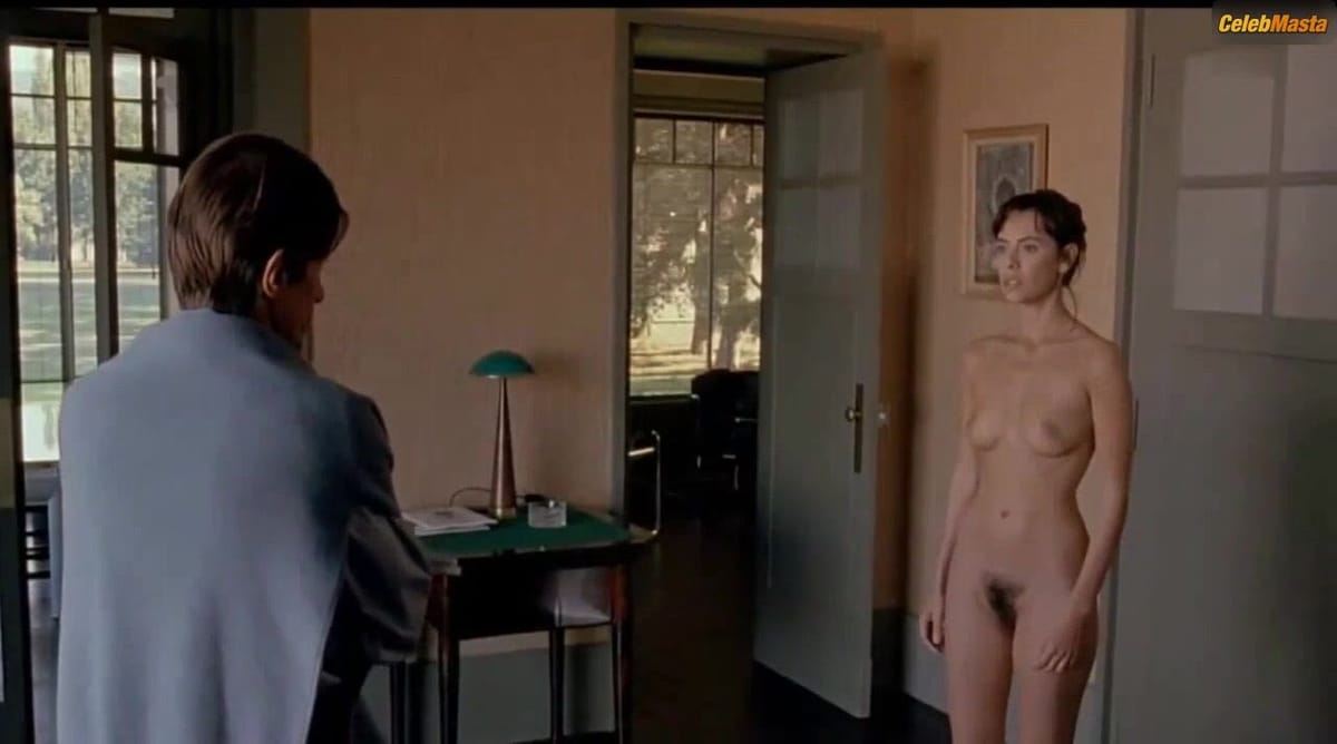 Mathilda May's Tits, Bush Scene in Toutes Peines Confondues