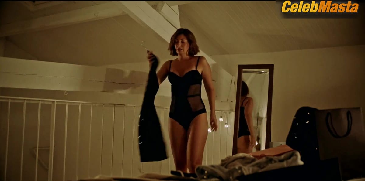 Jessica Athayde's Underwear Scene from O Clube