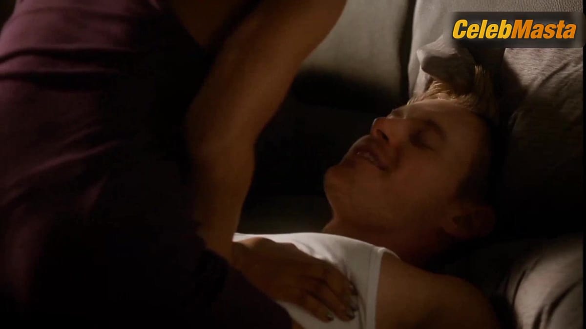 Candice Patton Flaunts Sex Scene in The Flash