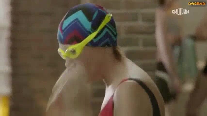 Linda Lapinsh Swimsuit Scene from Razvoda Ne Budet