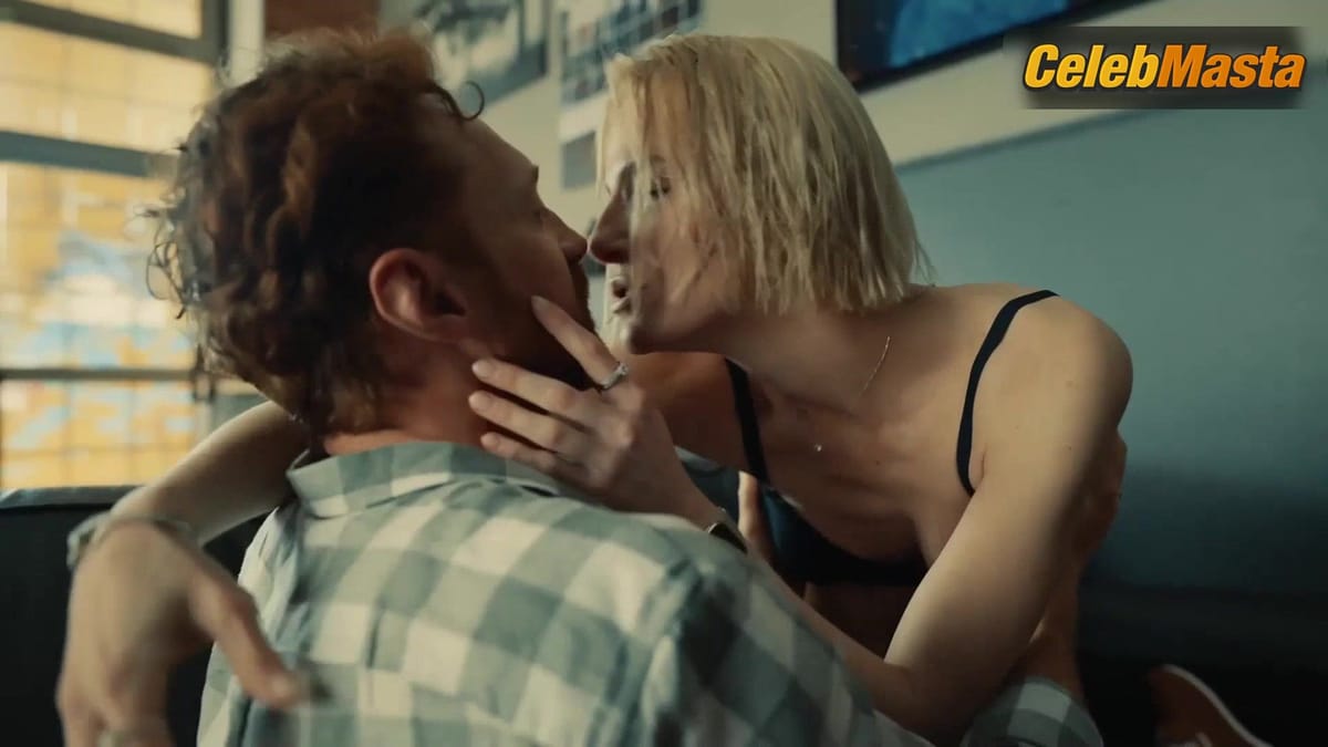 Linda Lapinsh's Booty and Boobs Scene in Ministerstvo Vsego Khoroshego