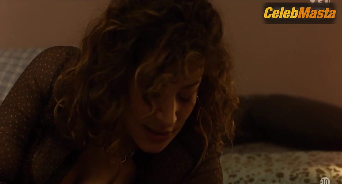 Manon Azem's Boobs Scene in M'abandonne Pas