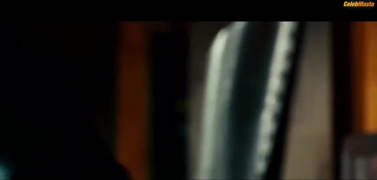 Alice Taglioni in Sky Fighters