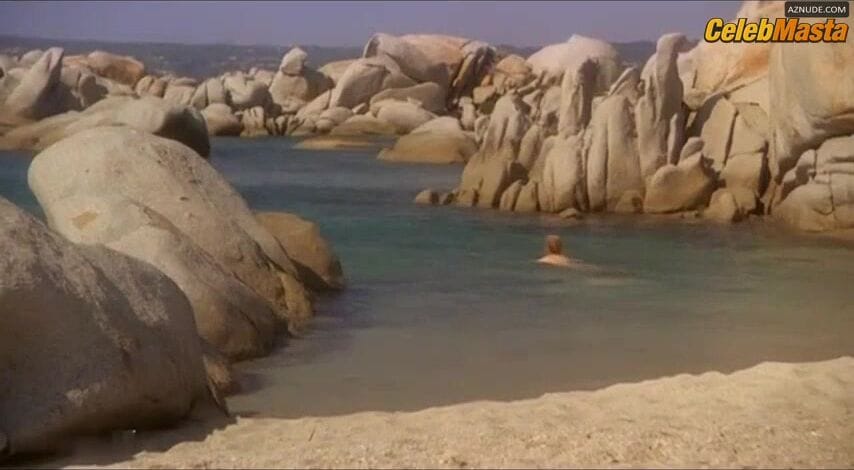 Alice Taglioni's Butt, Tits Scene in Detrompez-vous