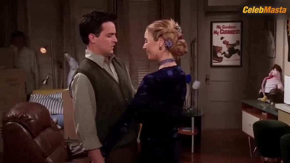 Lisa Kudrow Bares Tits in Friends Scene