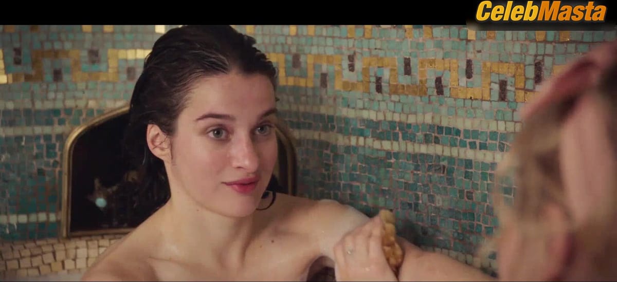 Nadia Tereszkiewicz and Rebecca Marder's Sexy Scene in The Crime Is Mine