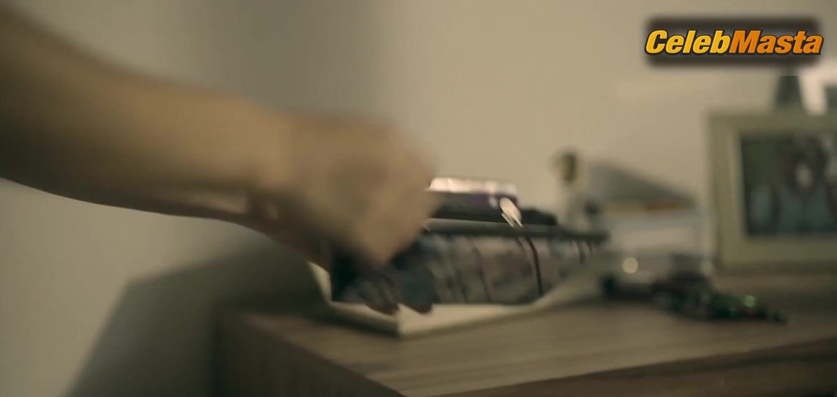 Macarena Garcia and Julia Urbini's Lesbian Scene in Mujeres Asesinas
