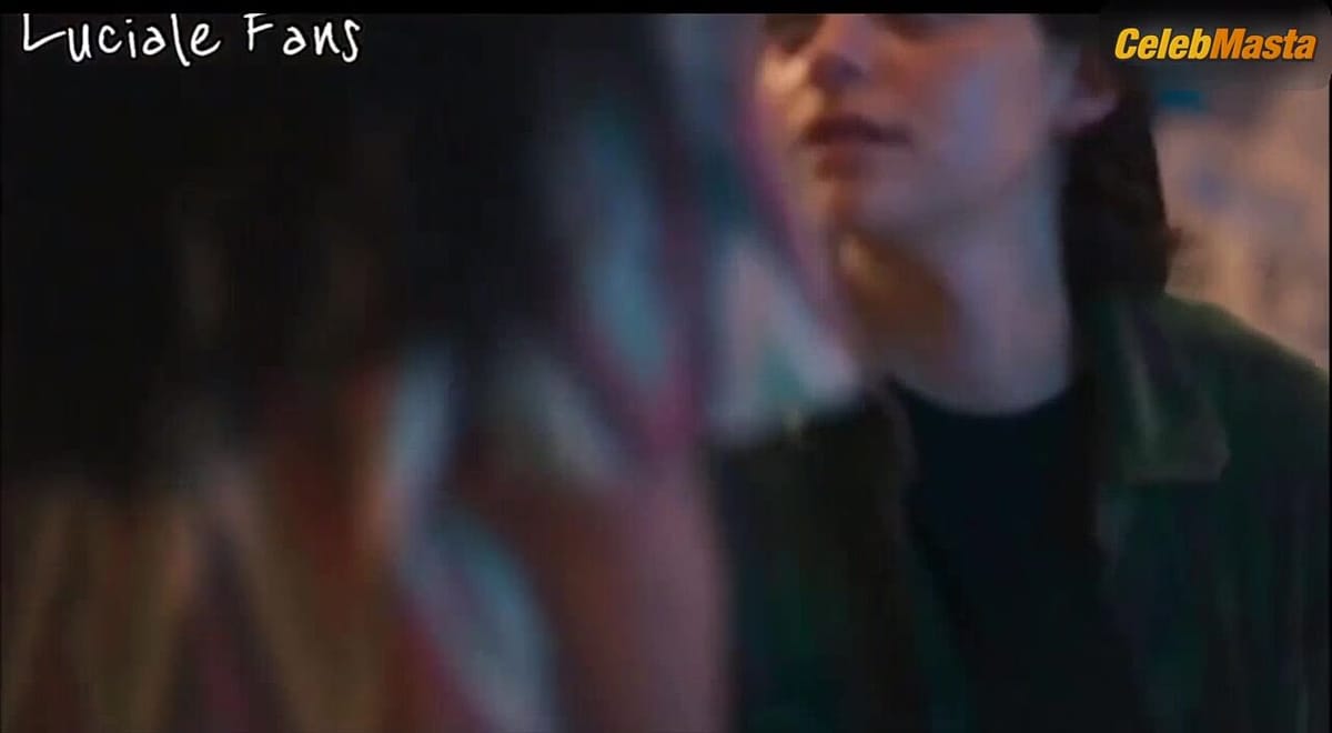Macarena Garcia's Lesbian Scene from 100 Dias Para Enamorarnos