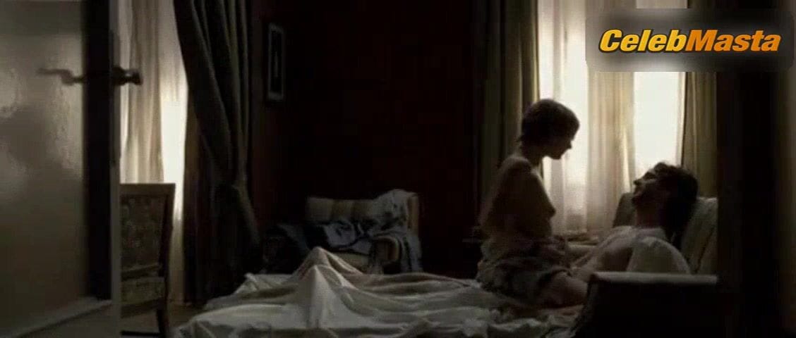 Najwa Nimri's Boobs Scene in Utopia