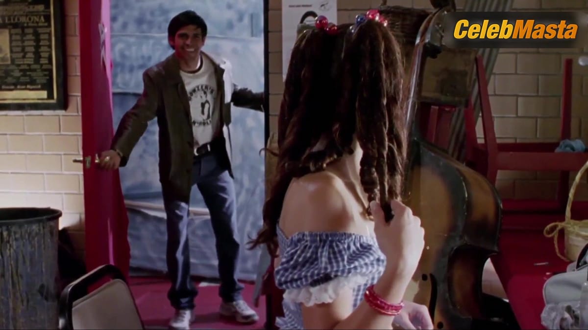 Ana Serradilla's Thong Scene from Un Mundo Raro