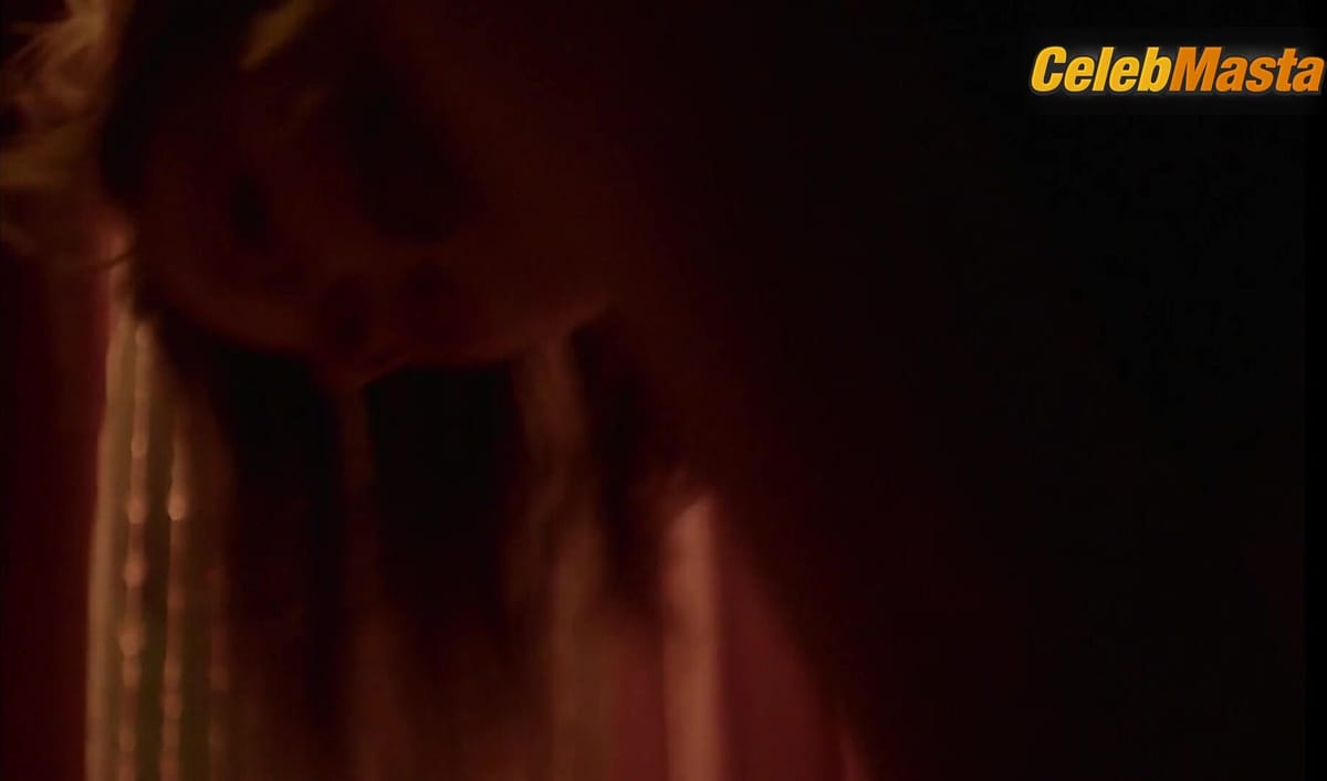 Eliza Rycembel and Irena Melcer's Lesbian, Swimsuit Scene in Nina