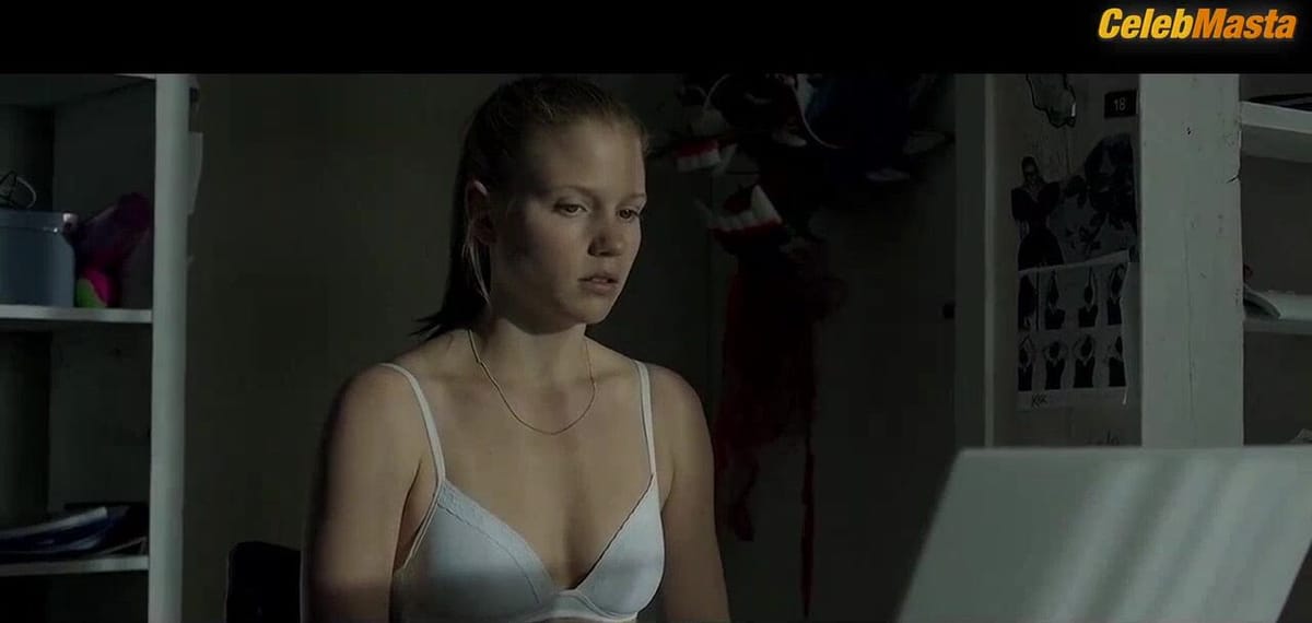 Eliza Rycembel's Boobs Scene in Obietnica