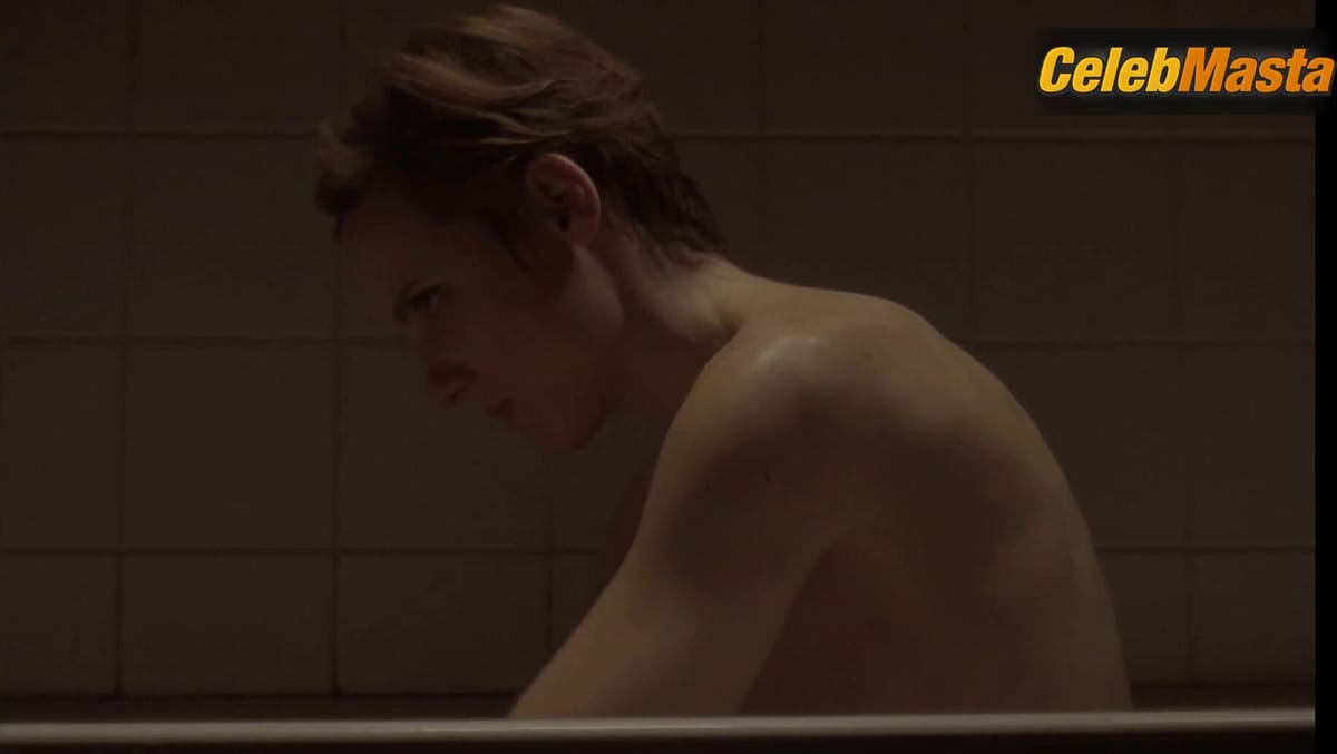 Julia Kijowska and Eliza Rycembel Tits, Ass Scene from Nina
