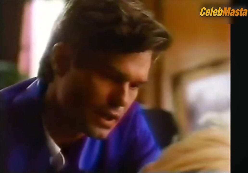 Linda Kozlowski's Sex Scene from Favorite Son