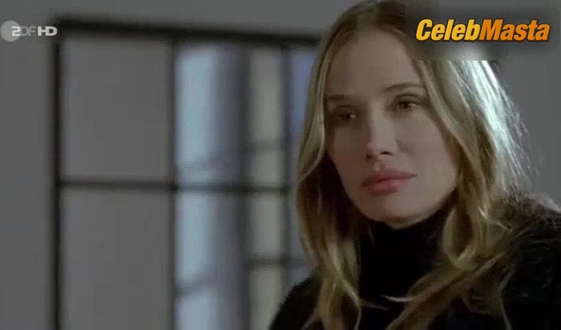 Collien Fernandes Tits Scene from Ein starkes Team - Bankraub