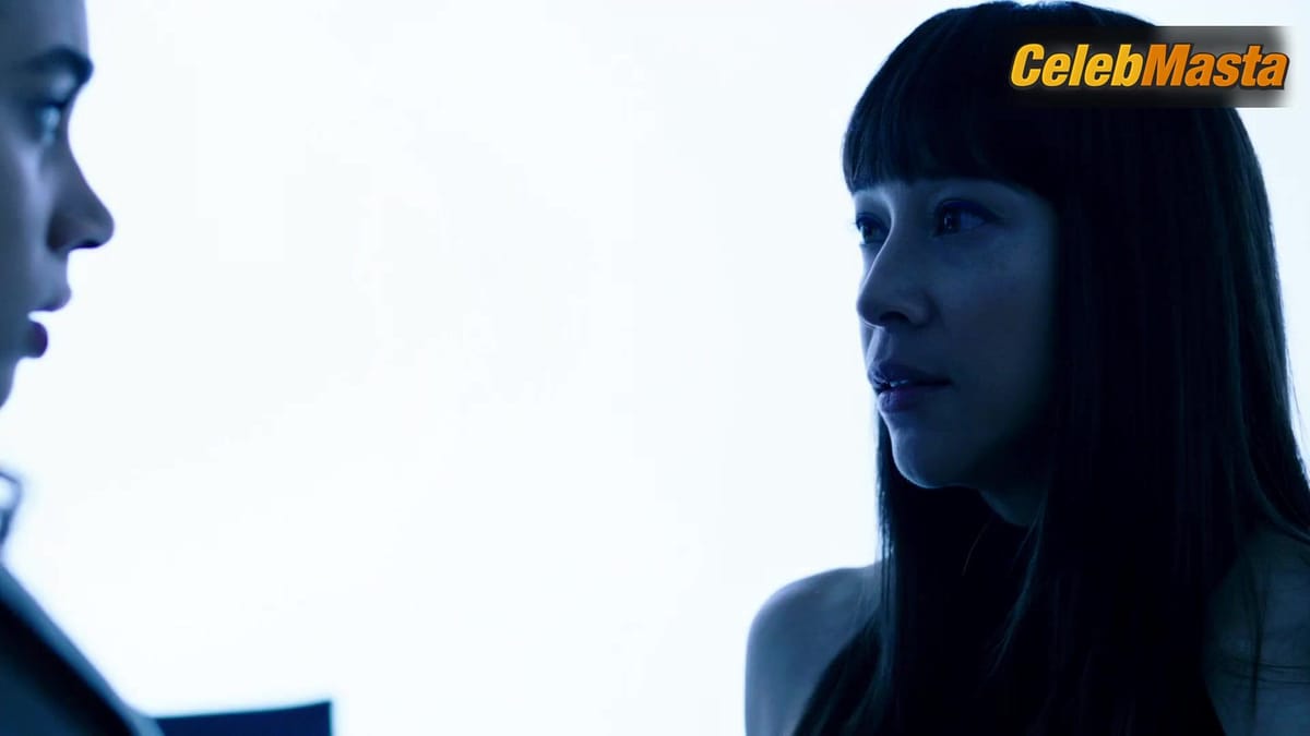 Mayko Nguyen and Hannah John-Kamen Lesbian Sex Scene from Killjoys