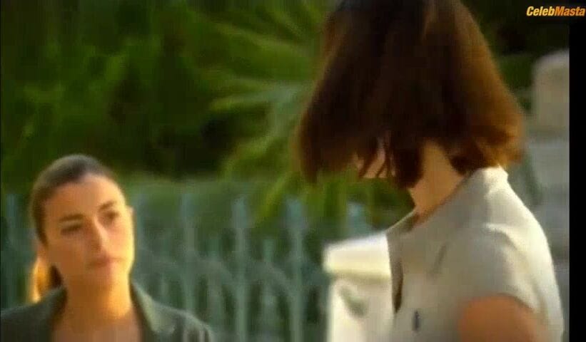 Delphine Chaneac's Tits Scene from Laura, Le Compte A Rebours A Commence