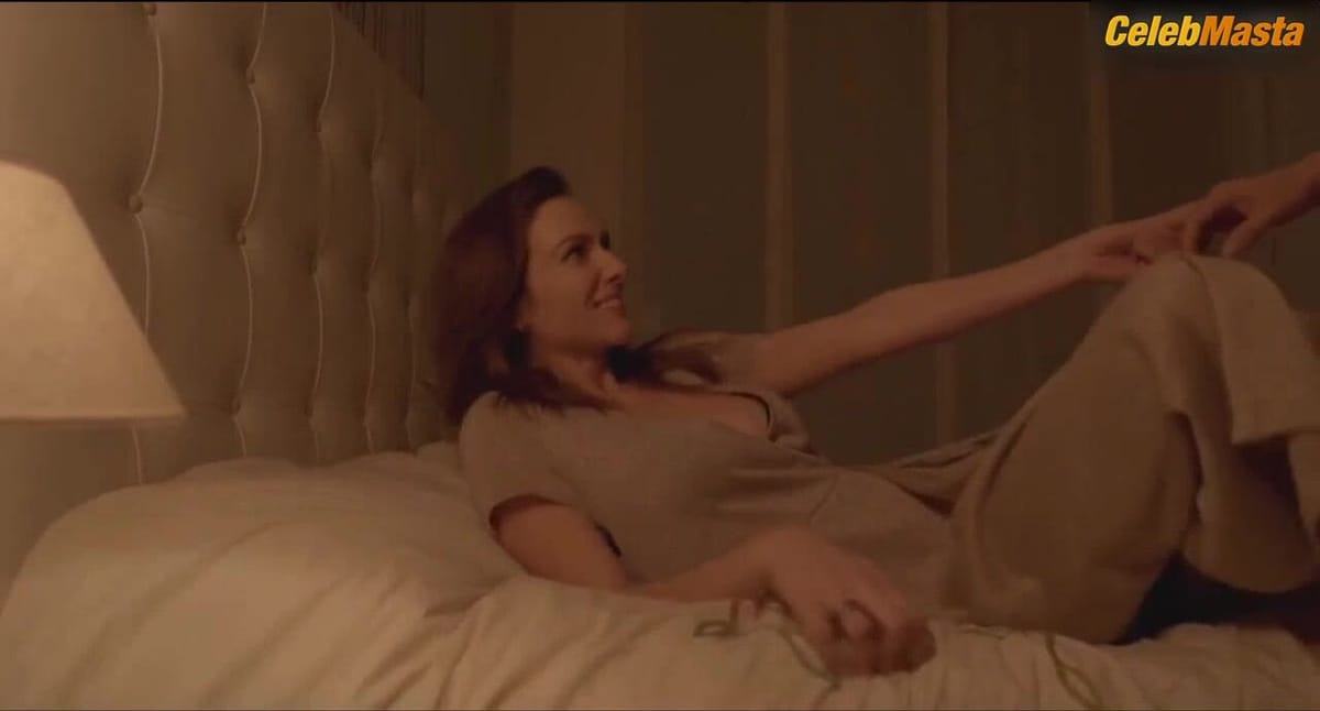 Kira Miro's Sexy Scene in Para