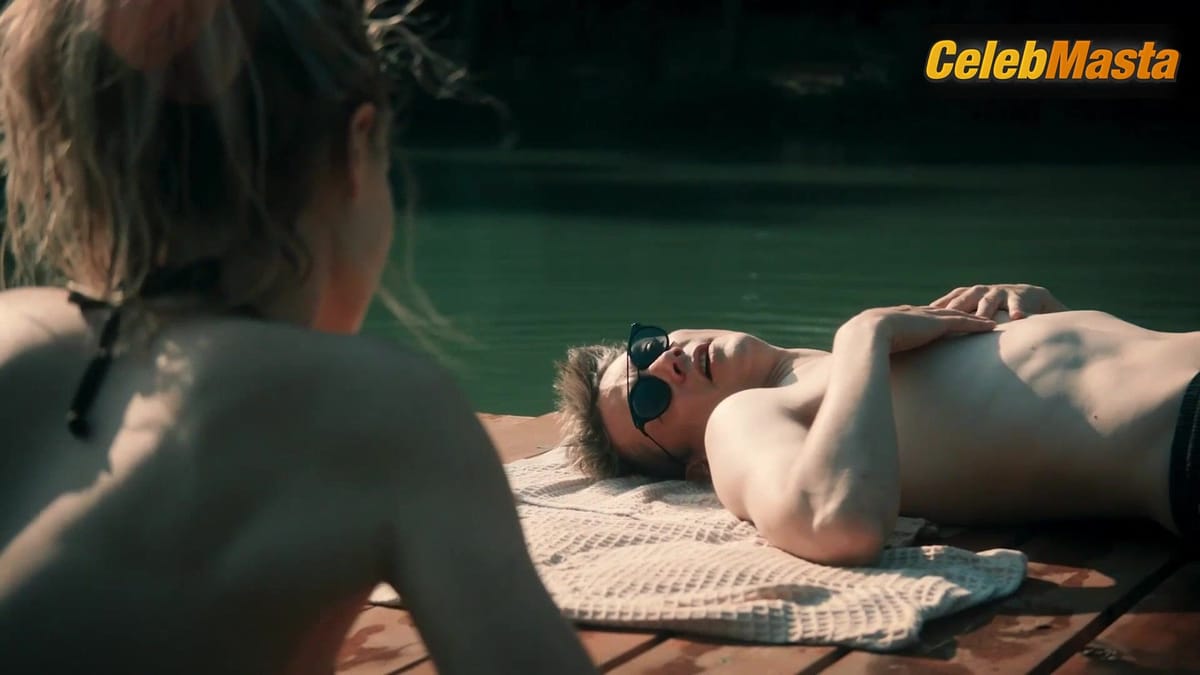 Anna Zavtur Bares Booty, Boobs Scene in Khirurg