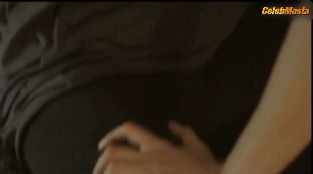 Ariane Labed and Isabella Laughland Share a Lesbian Scene in Trigonometry