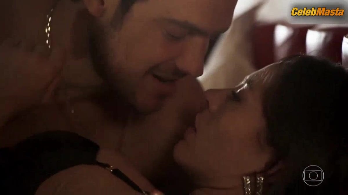 Agatha Moreira and Paolla Oliveira Booty, Underwear Scene in A Dona do Pedaco