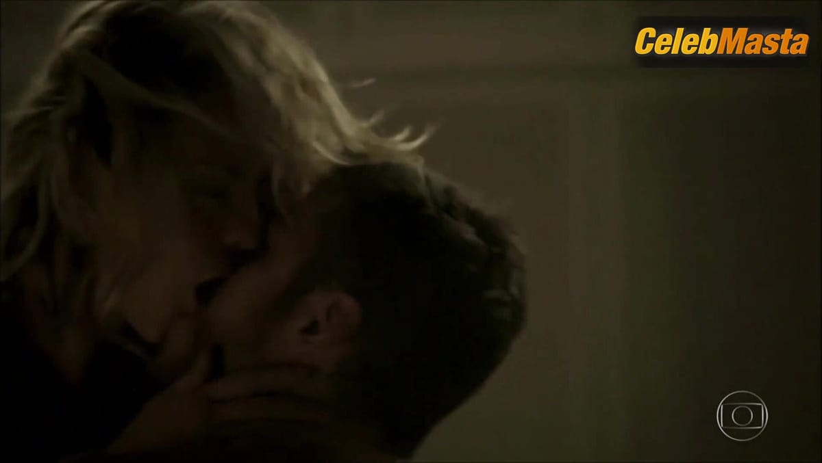 Paolla Oliveira Booty, Underwear Scene from A Forca Do Querer