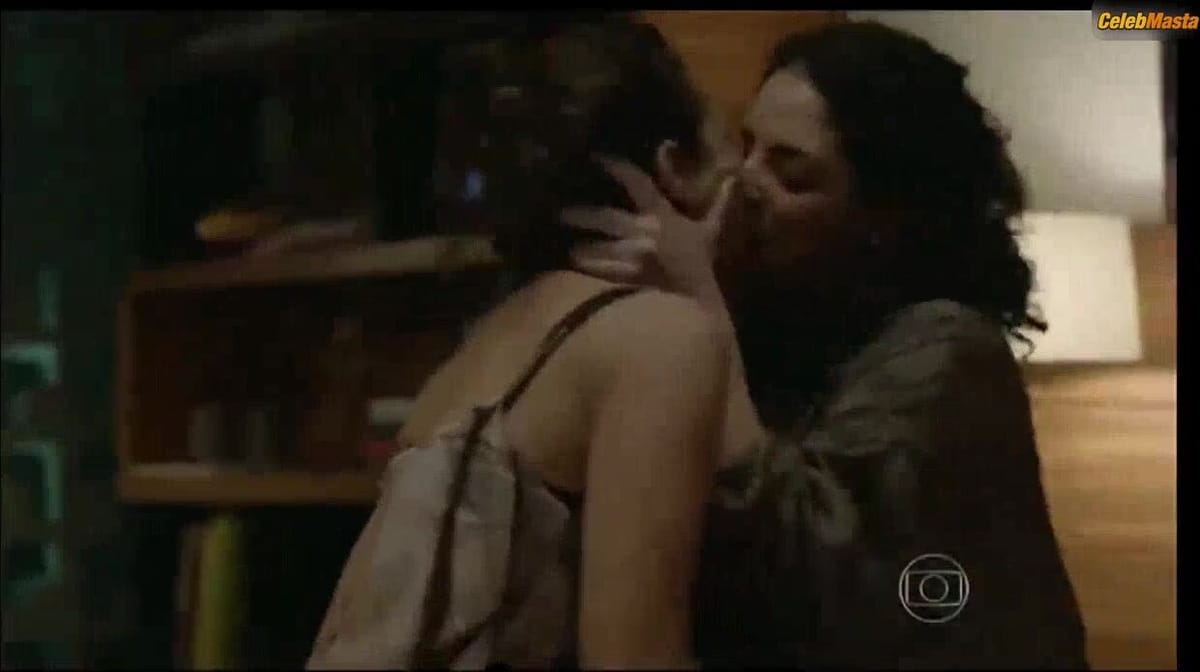 Paolla Oliveira Queer Scene in Felizes Para Sempre?