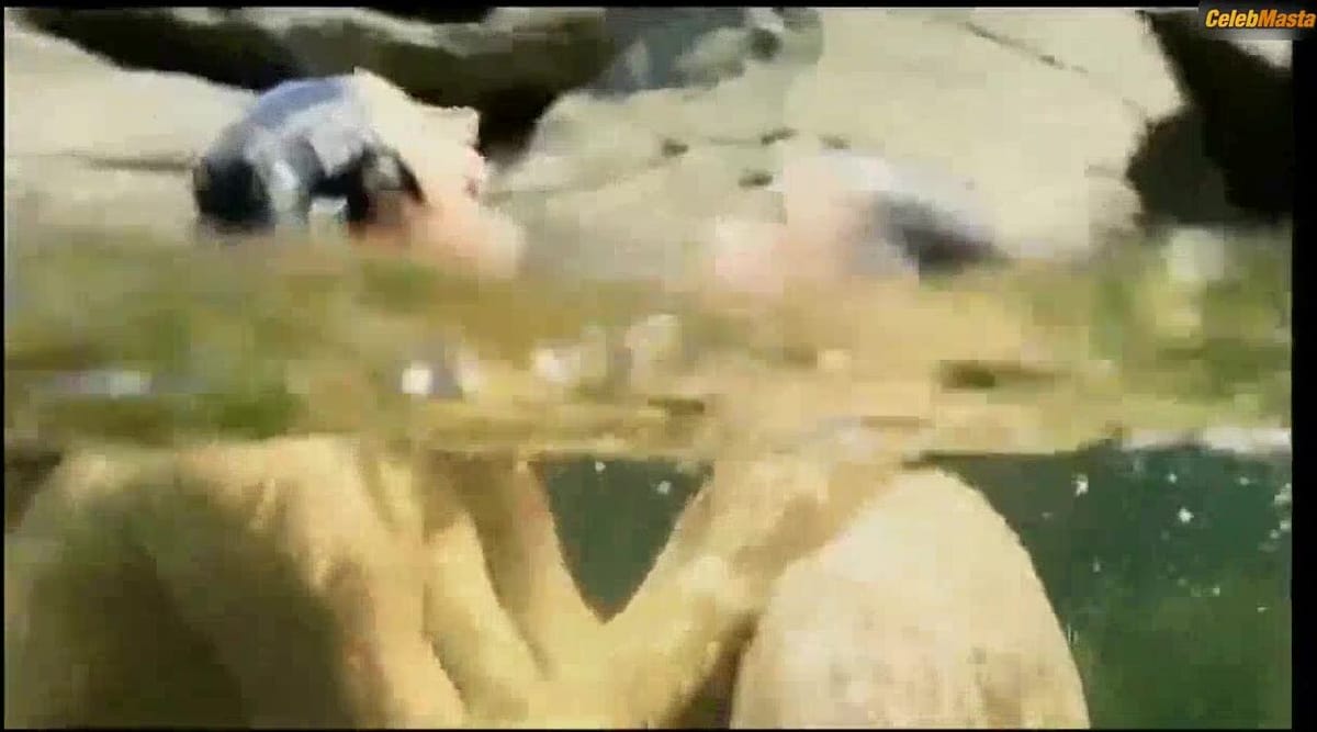 Paolla Oliveira's Lesbian Scene in Felizes Para Sempre?