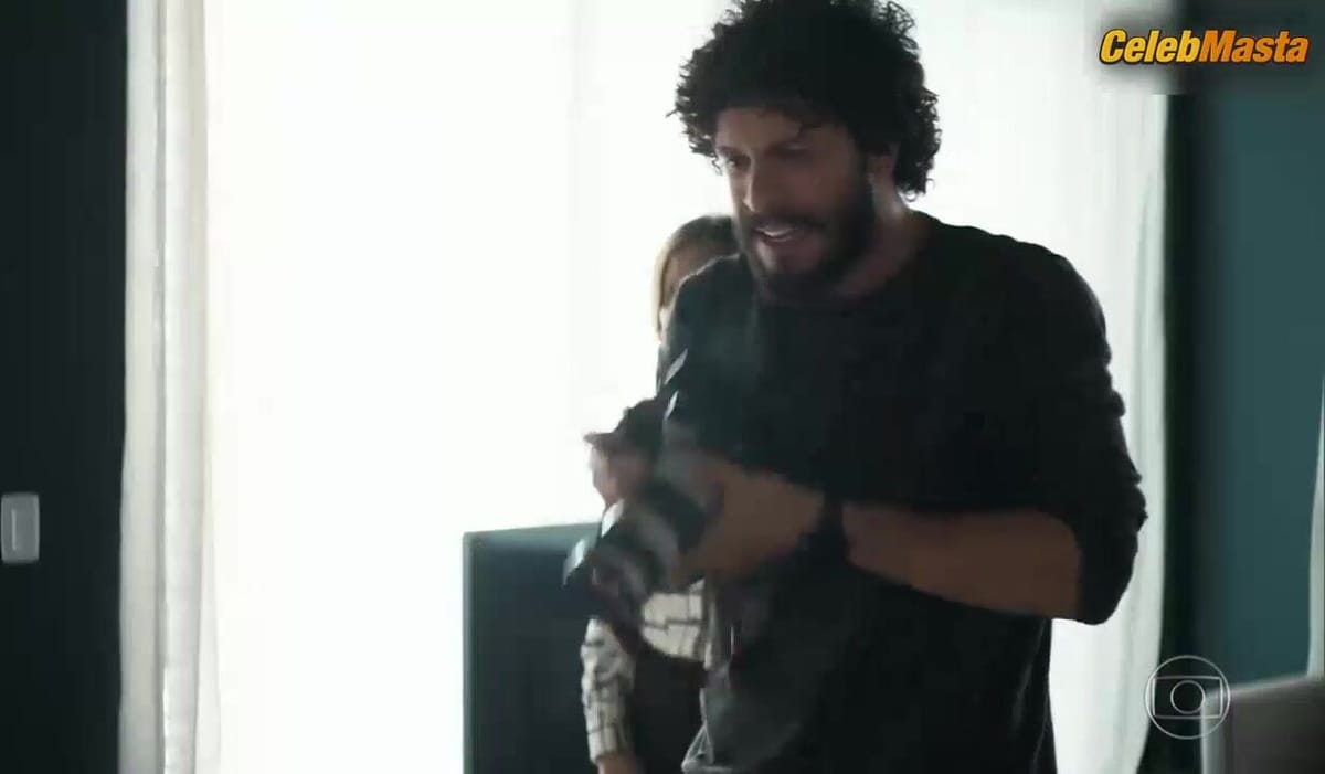 Paolla Oliveira and Juliana Paes's Sexy Scene in A Dona do Pedaco