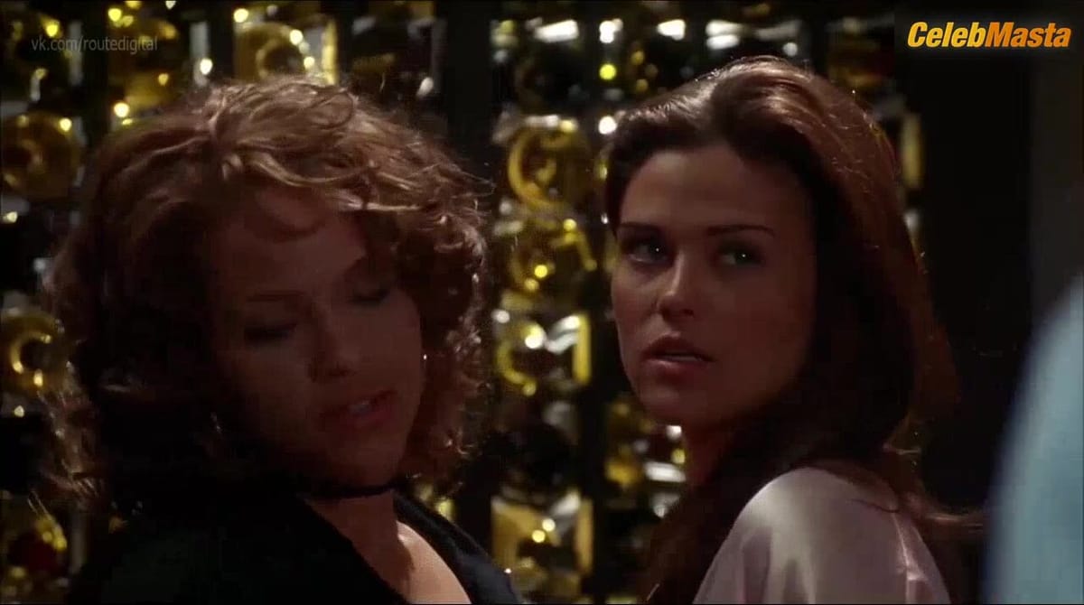 Susan Ward and Leila Arcieri's Lesbian Sex Scene in Wild Things 2
