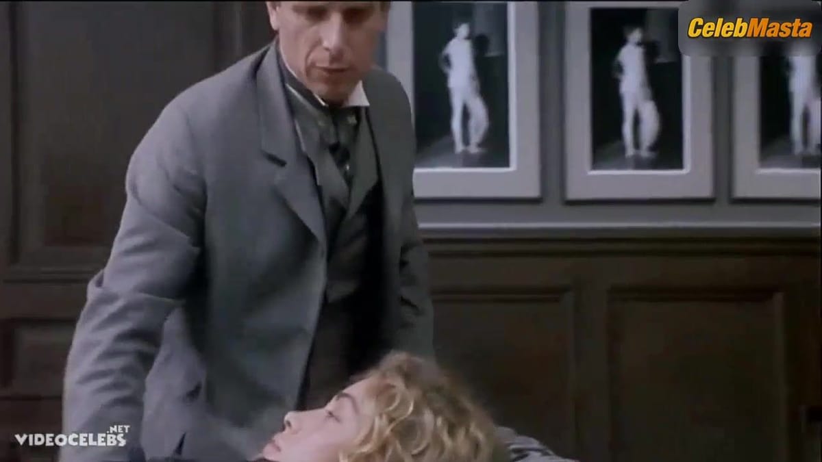 Emmanuelle Beart Sexy Scene from Un fil a la patte