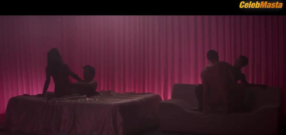Dira Paes Bares Booty, Boobs Scene in Divine Love