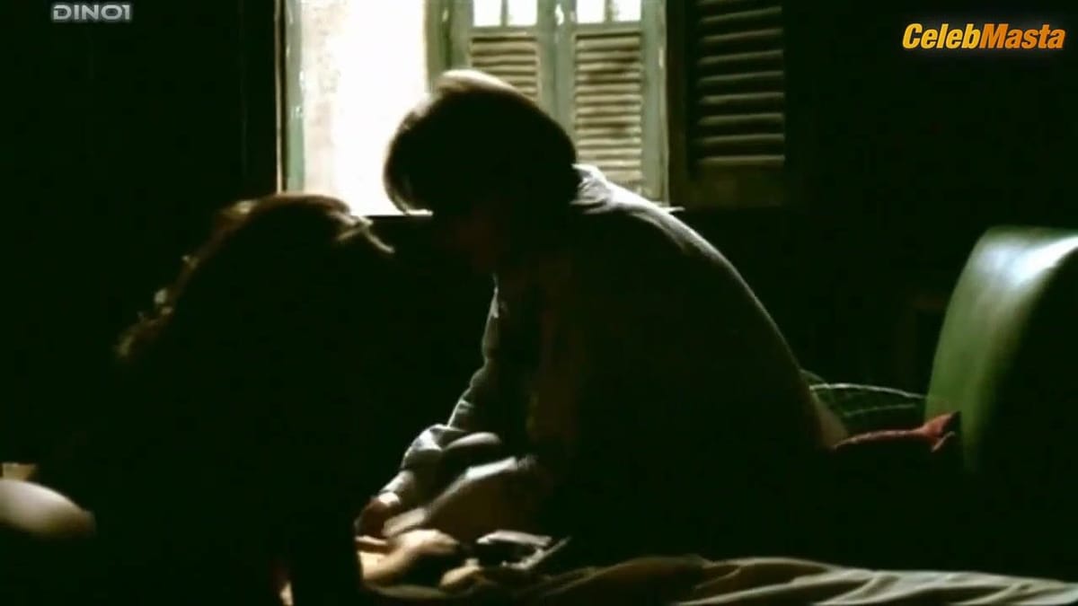 Dira Paes Underwear Scene in Incuraveis Movie