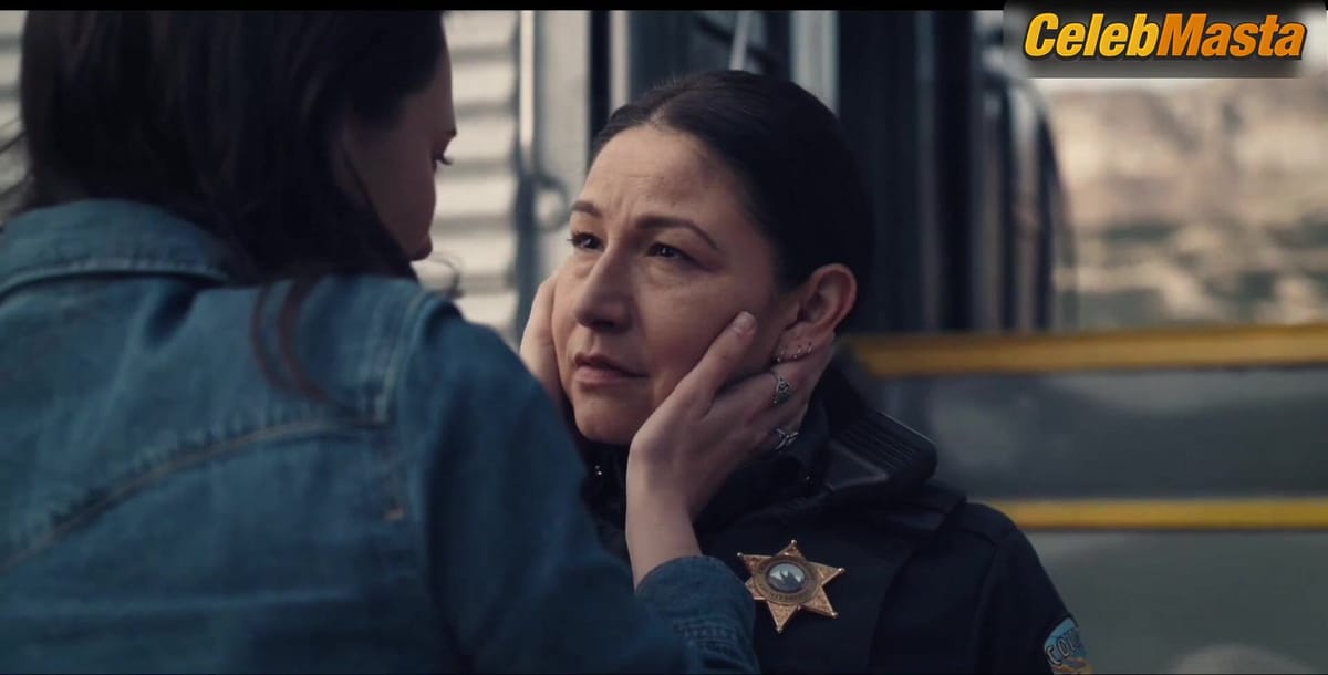 Tamara Podemski and Phoebe Waller-Bridge Lesbian Sex Scene from Run