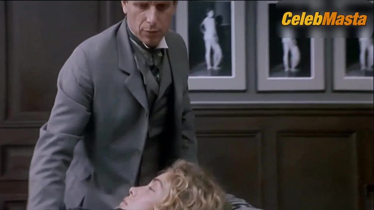 Emmanuelle Beart's Booty, Tits Scene in Un fil a la patte