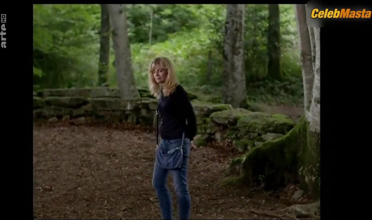 Karin Viard's Sexy Scene in 21 Nights With Pattie