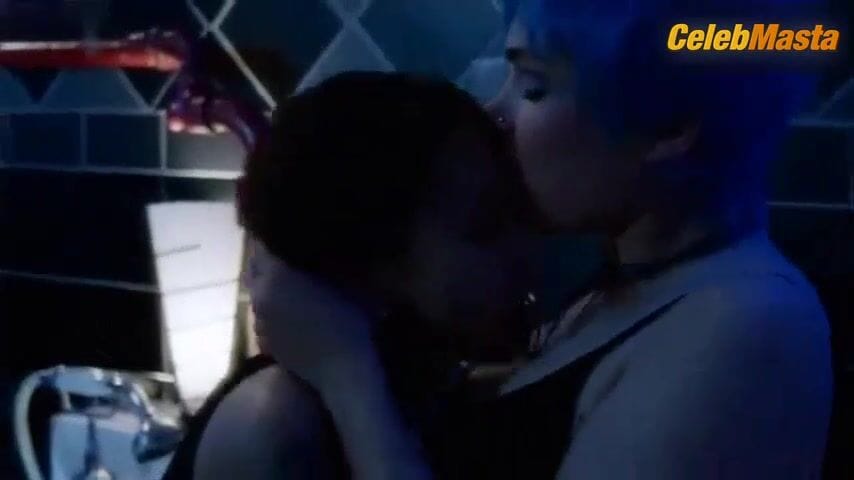 Aglaia Szyszkowitz Lesbian Scene from Alles Wird Gut