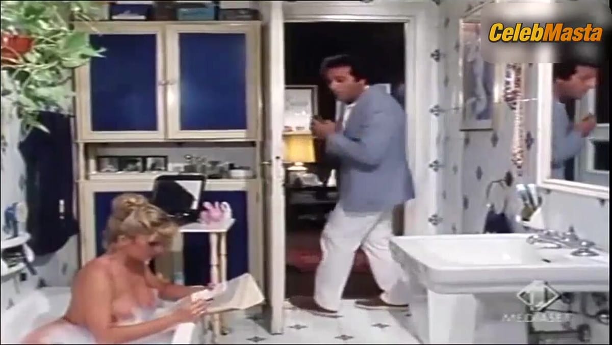 Moana Pozzi Boobs Scene in Doppio Misto