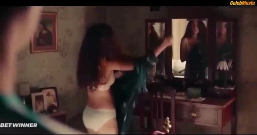 Maria Morera Colomer Tits and Underwear Scene from La Vida Sense La Sara Amat