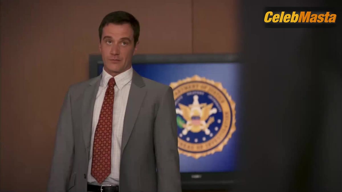 Hilarie Burton Bares Sexy Scene in White Collar